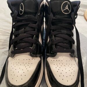 Kids 6Y air jordan mids